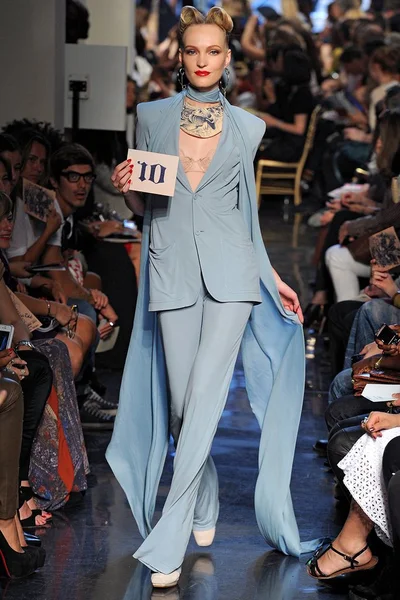 Look 10